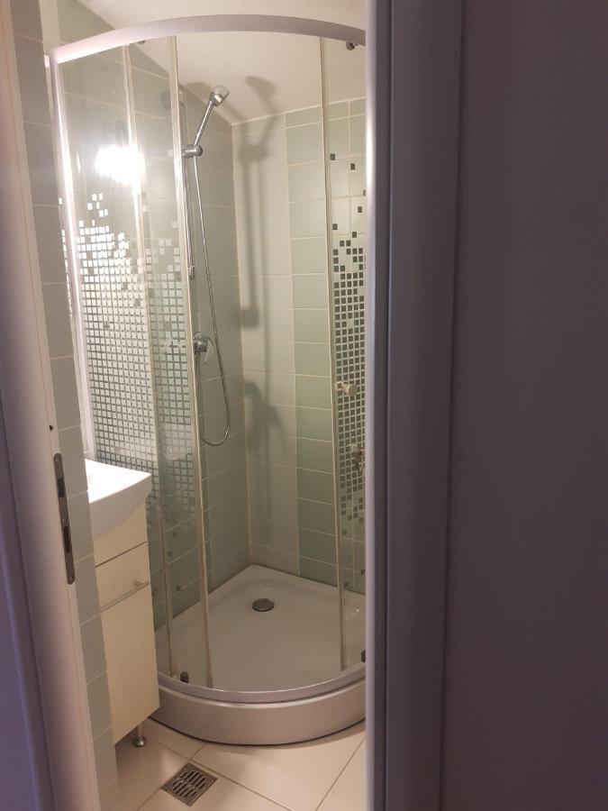 Apartament 3 Camere Римніку-Вилча Екстер'єр фото