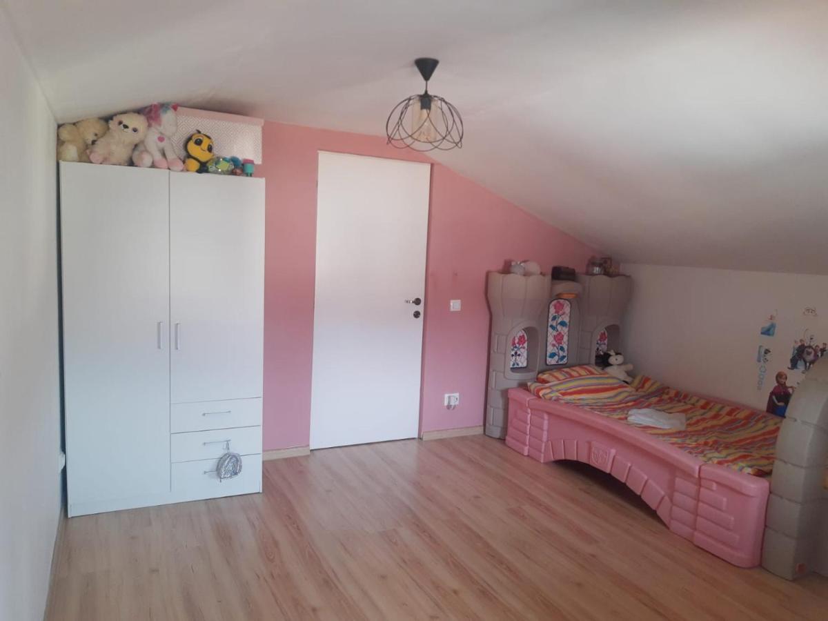 Apartament 3 Camere Римніку-Вилча Екстер'єр фото